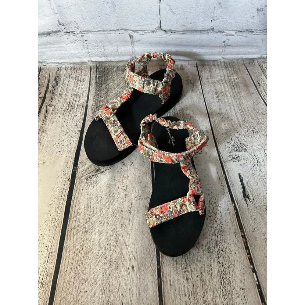 UNIVERSAL THREAD Women’s Floral Fabric Covered Sandals / Size: 7